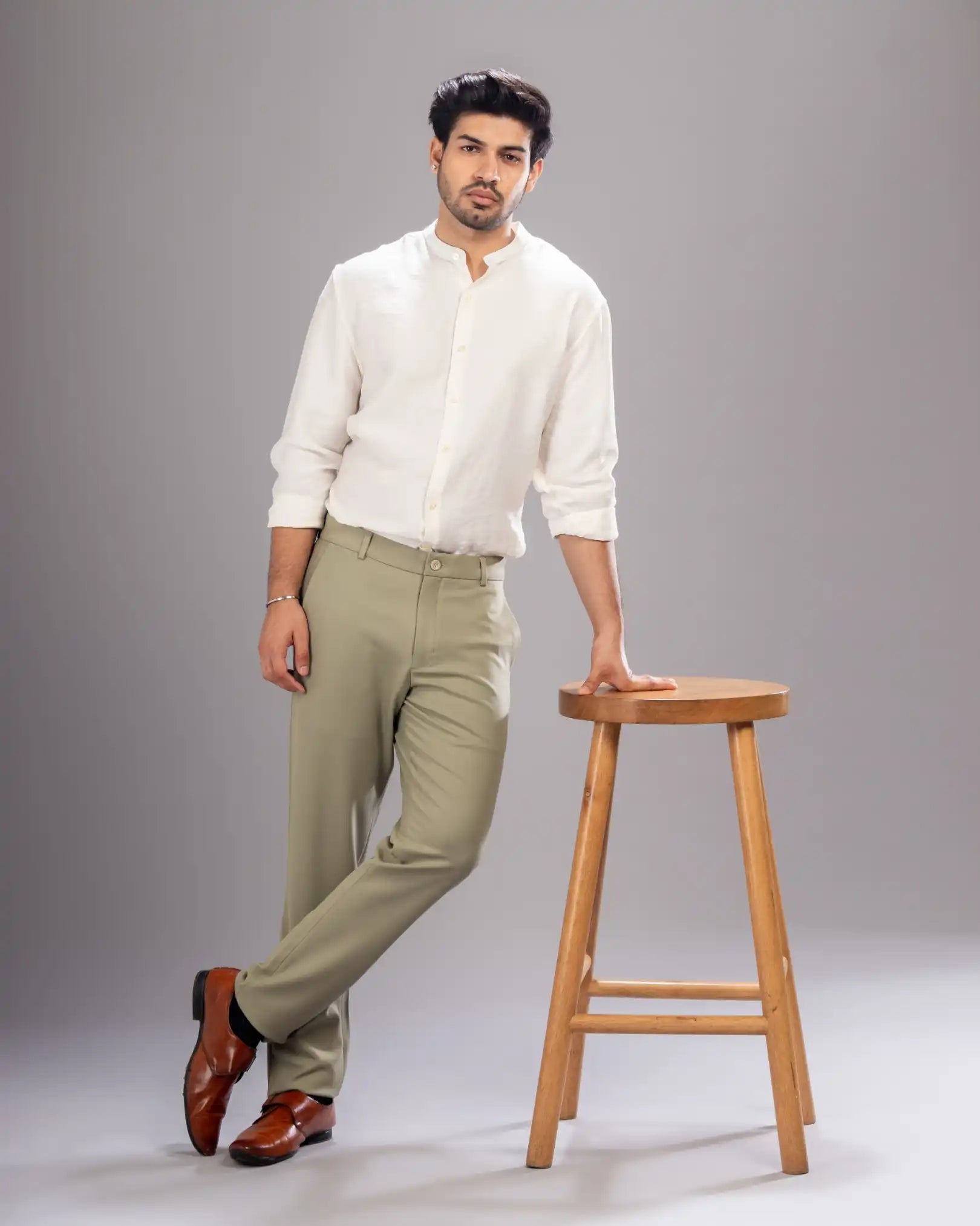 Men’s premium Laurel Truefit all day pants - lifestyle view