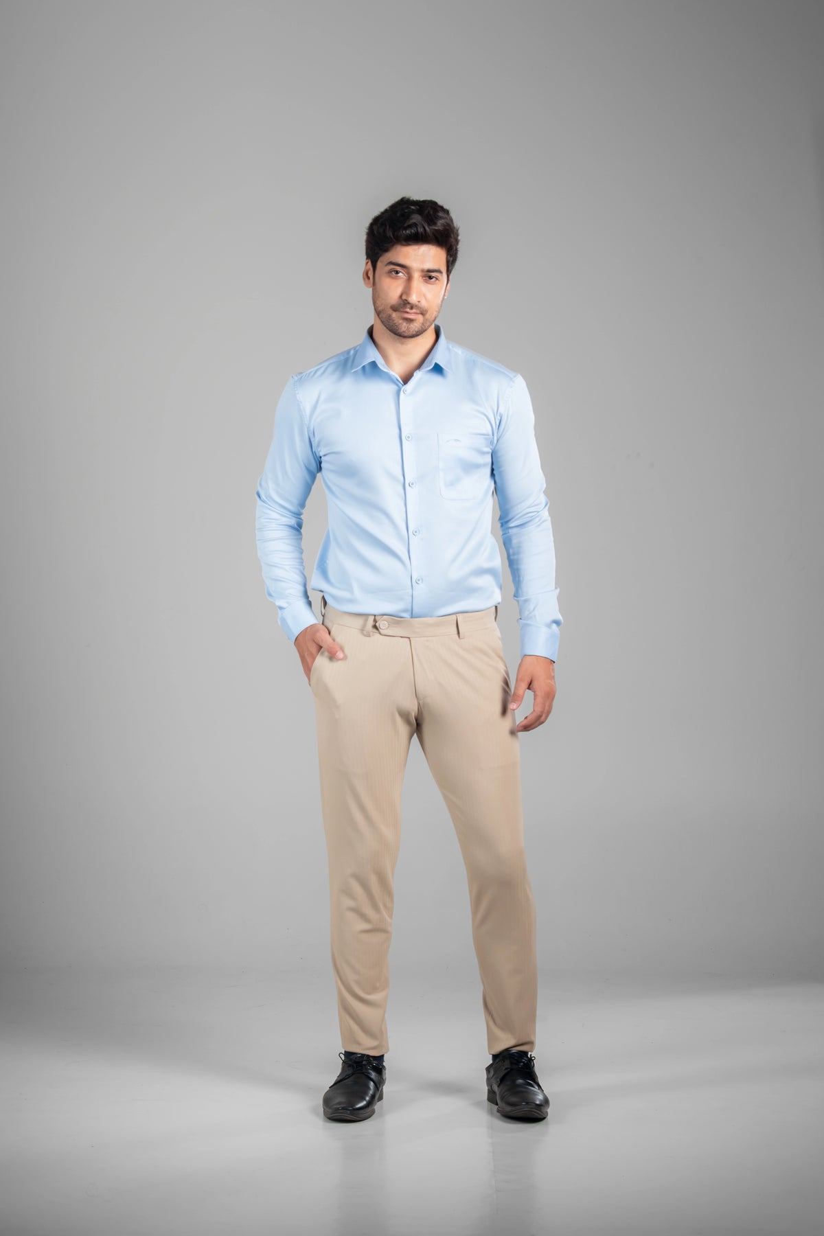 Soft Khaki Soft Lining Flexiwaist Pant – Lifestyle view