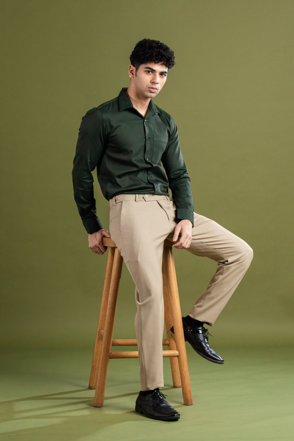 Soft Khaki Soft Lining Flexiwaist Pant – Lifestyle view