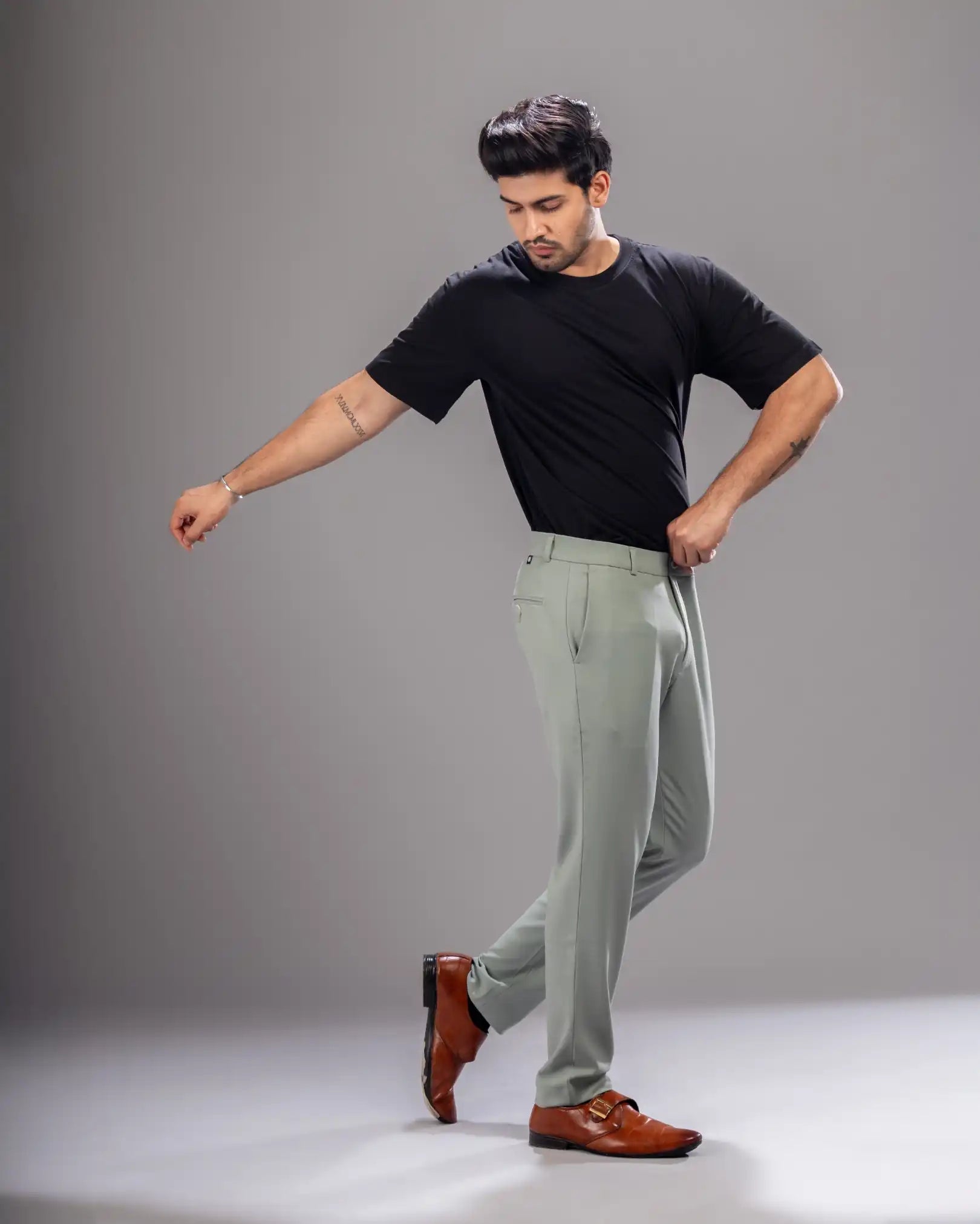 Men’s premium Teel Truefit all day pants - lifestyle view