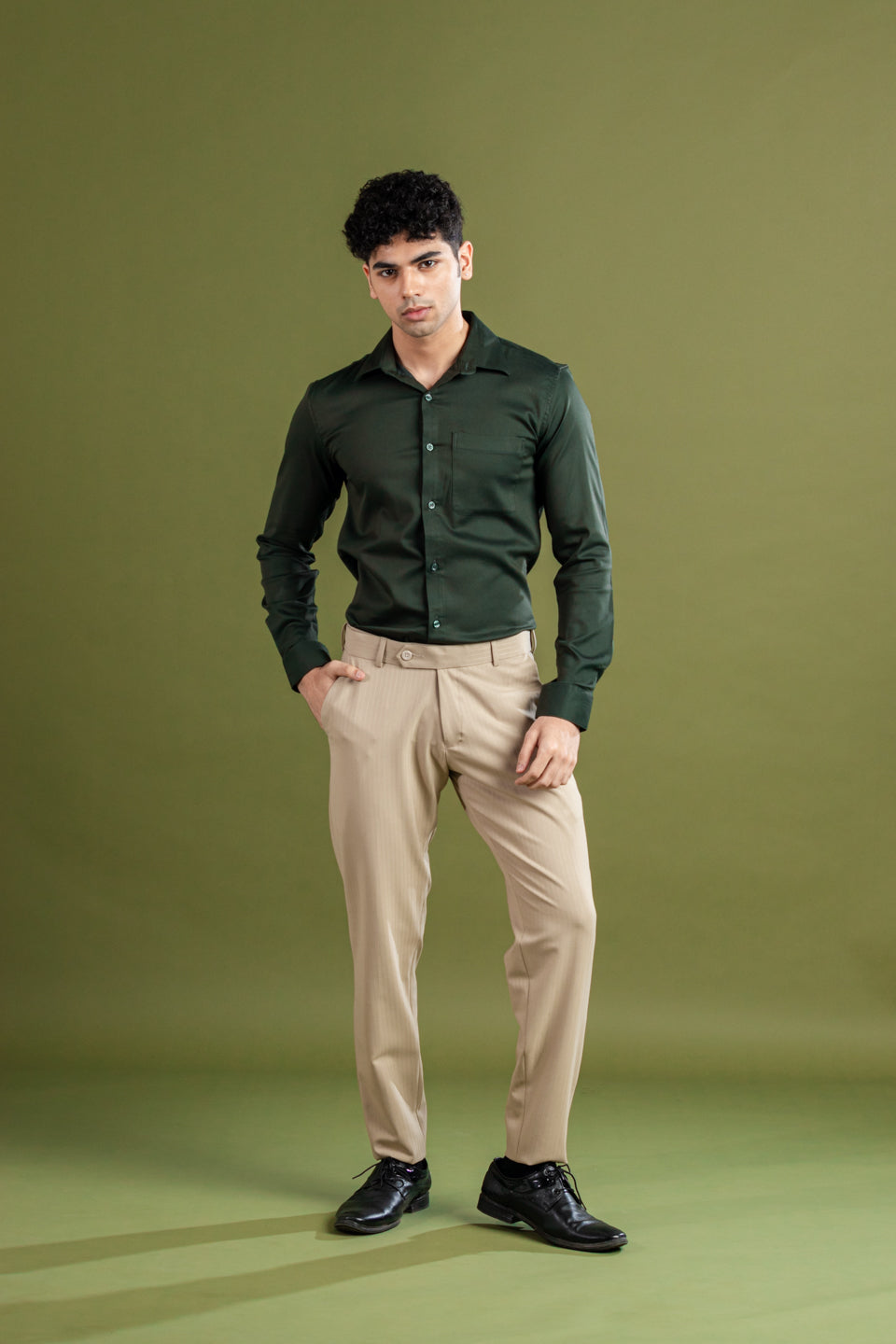 Soft Khaki Soft Lining Flexiwaist Pant – Lifestyle view