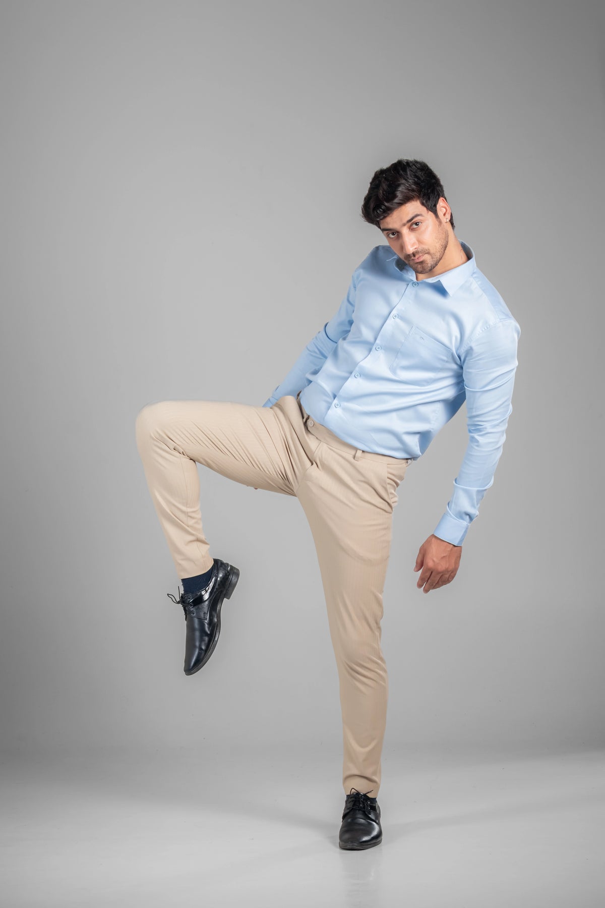 Soft Khaki Soft Lining Flexiwaist Pant – Lifestyle view