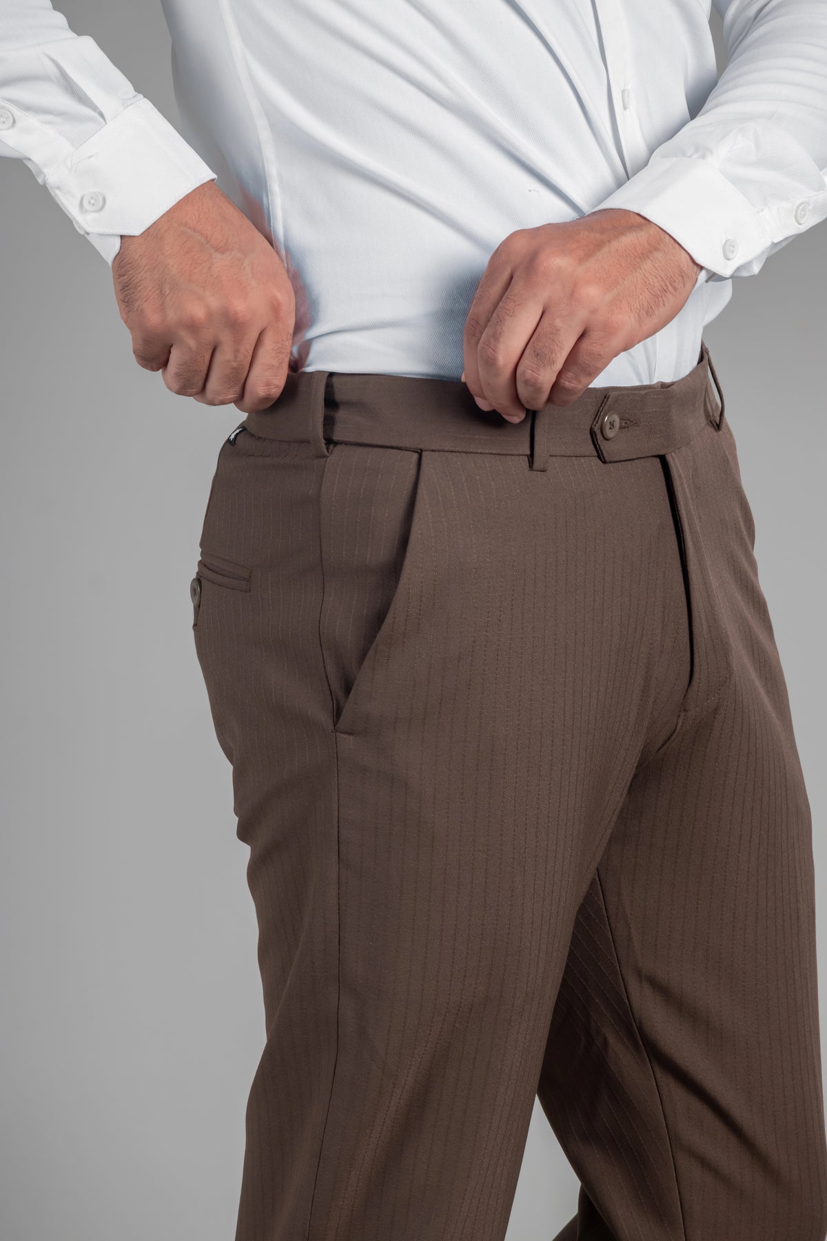 Walnut Brown Soft Lining Flexiwaist Pant – Lifestyle view