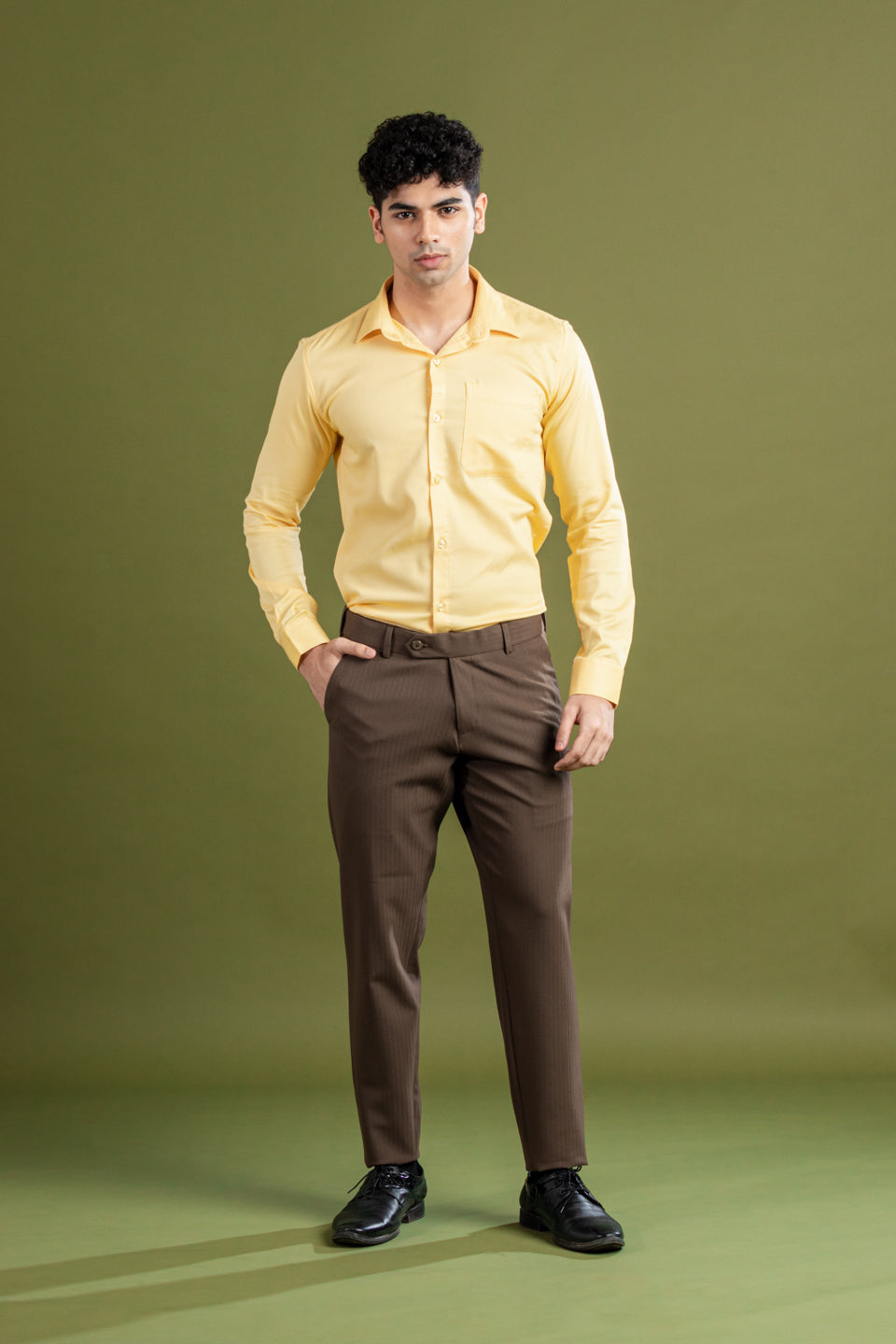 Walnut Brown Soft Lining Flexiwaist Pant – Lifestyle view