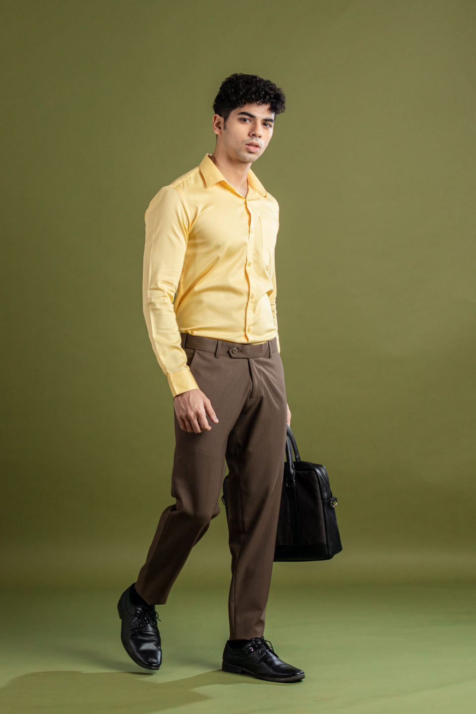 Walnut Brown Soft Lining Flexiwaist Pant – Lifestyle view