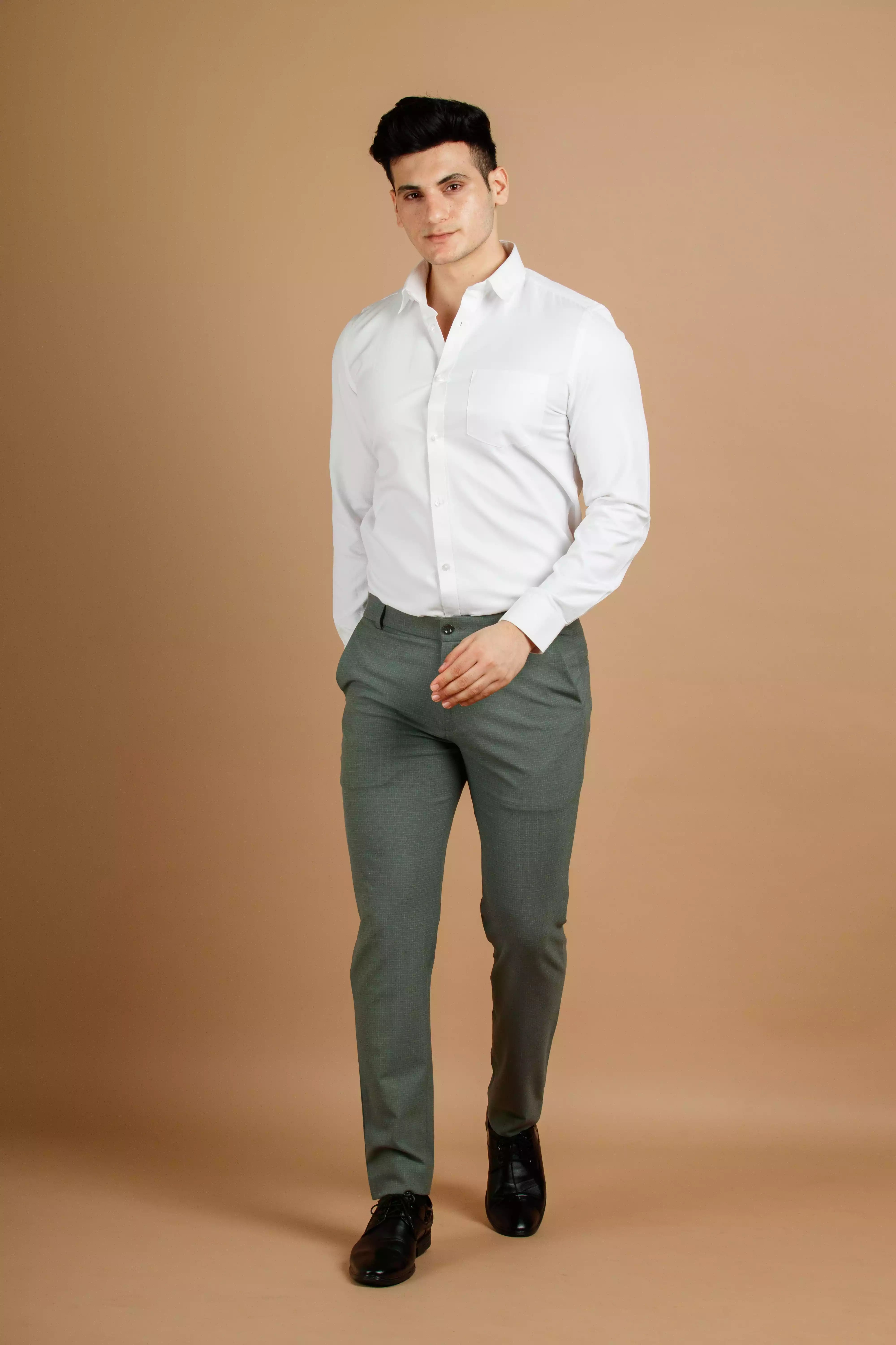 Ultra Stretch Checks Pants In Green Color